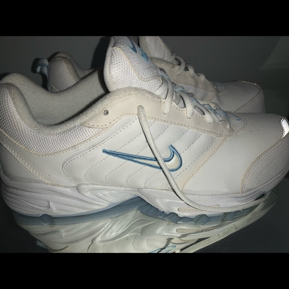 Nike Dad Sneakers - Picture 5 of 6